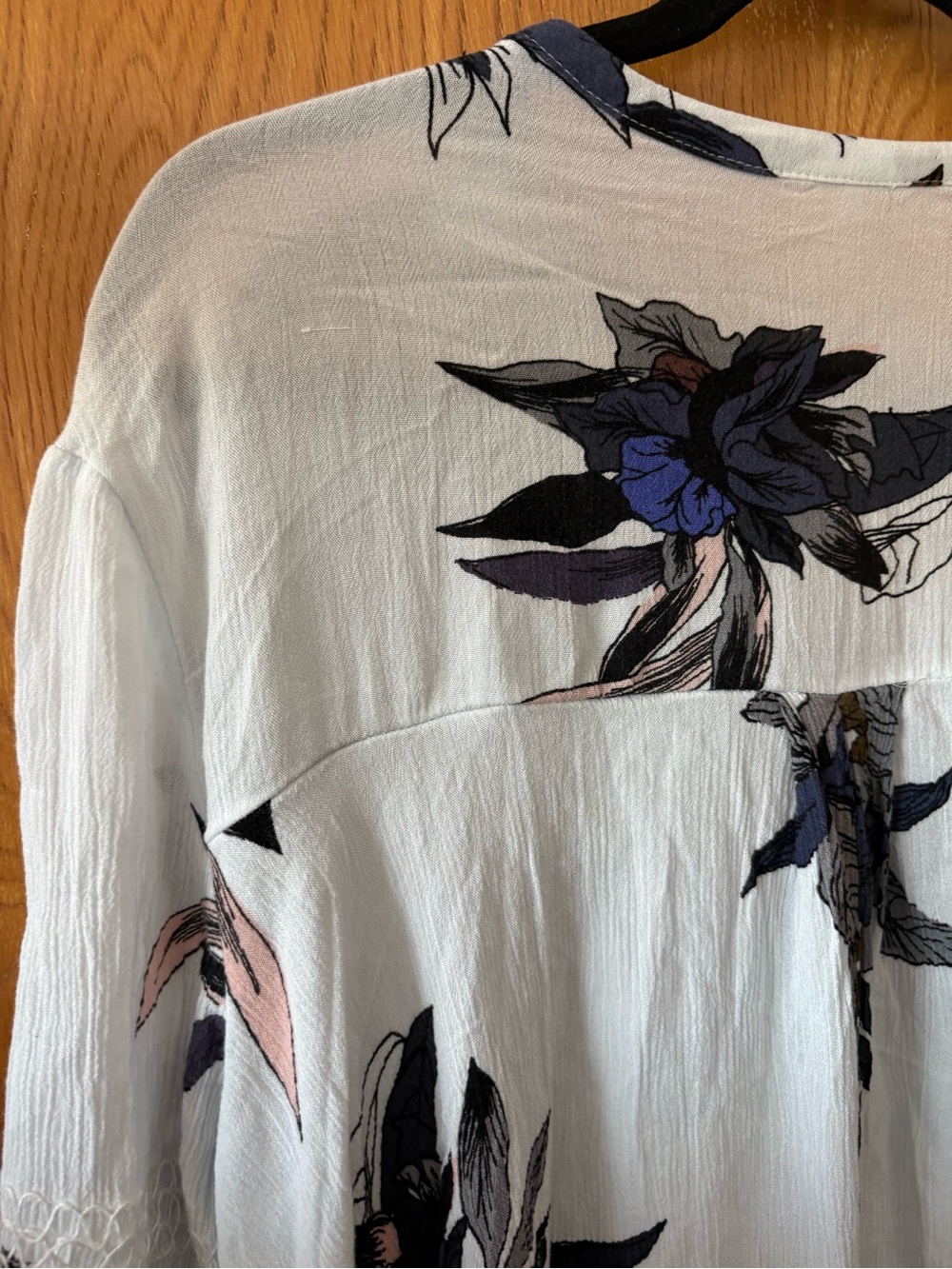 Free People Tree swing White Floral Button-Front Tunic with Navy Accents L - Picture 9 of 10